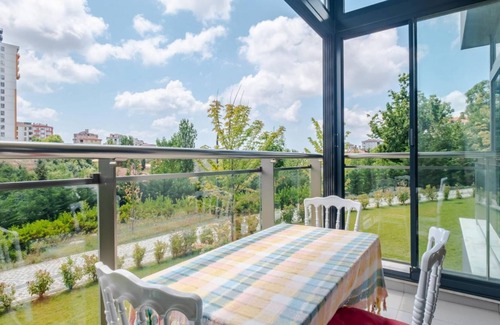 Kartal Apartment | Elegant Flat with Balcony in Kartal
