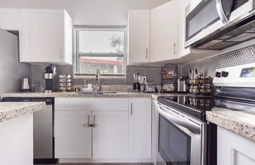 Lauderhill House | Elegant & Fully Updated Home-15min to Las Olas & Beach