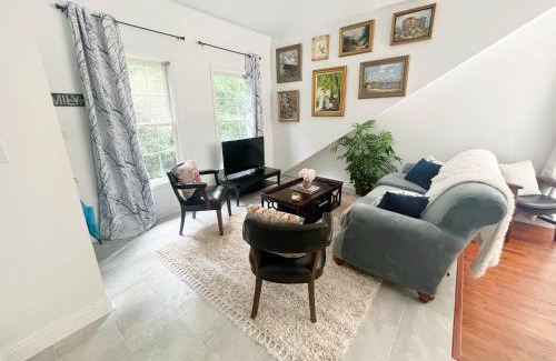 Covington Apartment | Elegant Guest Studio in Upscale Community