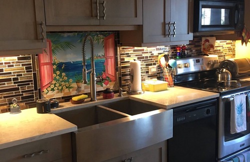 Estate Altona Condo | Elegant Harbor View Condo Get-A-Way @ Schooner Bay