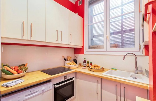 Quartier de la Plaine-de-Monceaux Apartment | Elegant Haussmannian Apart, 25min walk from Champs Elysées