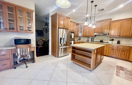 Black Mountain House | Elegant Henderson 5 Bdrm Home & Resort Style Bkyd w/Pool & Basketball court