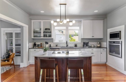 McMinnville House | Elegant, historic gem in heart of wine country.