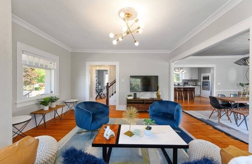 McMinnville House | Elegant, historic gem in heart of wine country.