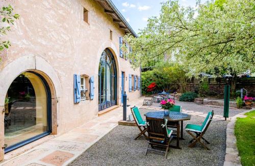 Taintrux Villa | Elegant Historical Farmhouse - Domaine Macky