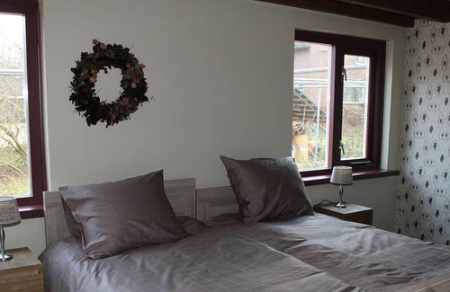 Horssen House | Elegant Holiday Home with Horssen with Terrace
