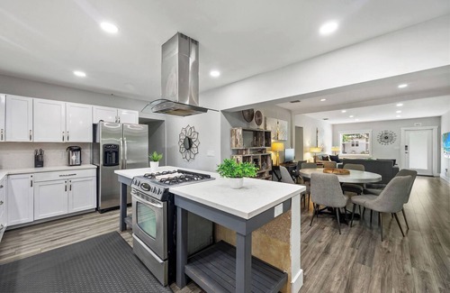 South Lake House | Elegant Hollywood Escape: Your Perfect Retreat!