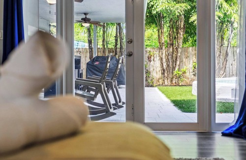 South Lake House | Elegant Hollywood Escape: Your Perfect Retreat!