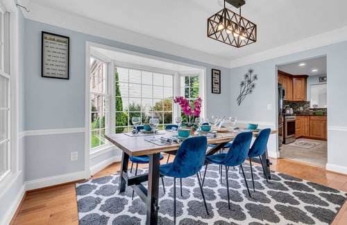Oak Hill House | Elegant Home- City View/IAD Airport/Prime Location