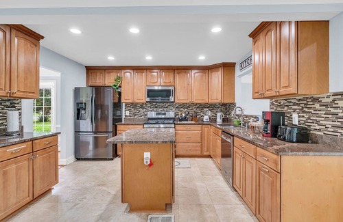 Oak Hill House | Elegant Home- City View/IAD Airport/Prime Location