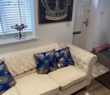Alcester Apartment | Elegant home near Stratford upon avon
