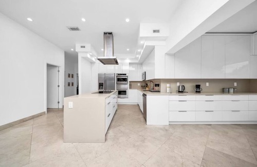 North Miami Beach House | Elegant Home With Heated Pool