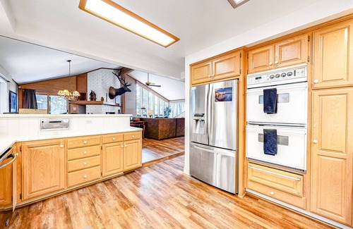 Tahoe Pines House | Elegant Home with Jetted Tub - 2 blocks from Tahoe Pines Beach