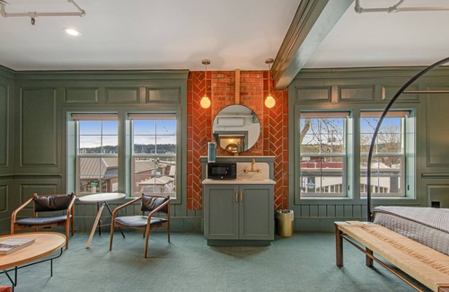 Poulsbo Apartment | Elegant Hotel Scandi Suite w/ Living Area, Kitchenette & Amazing Walkable Locale