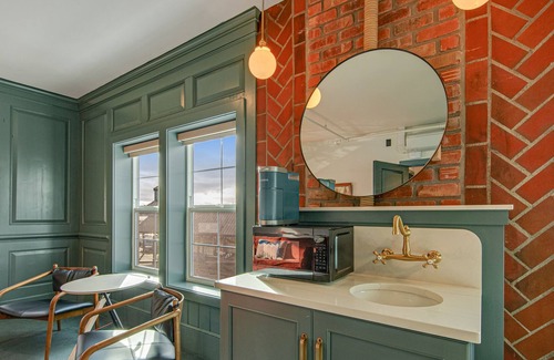 Poulsbo Apartment | Elegant Hotel Scandi Suite w/ Living Area, Kitchenette & Amazing Walkable Locale