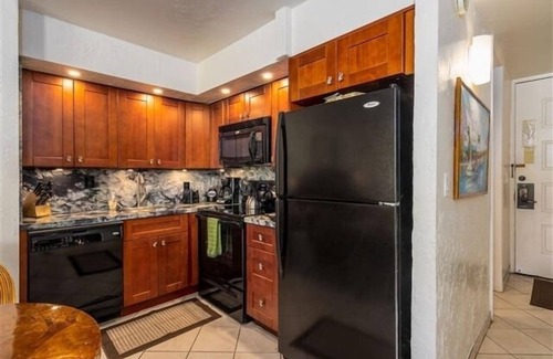 Honokowai Apartment | Elegant King Luxury Ground Studio - A/C - W/D - Renovated! PLEASE READ NOTES
