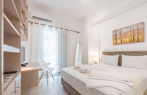 Koukaki Apartment | Elegant Koukaki Studio
