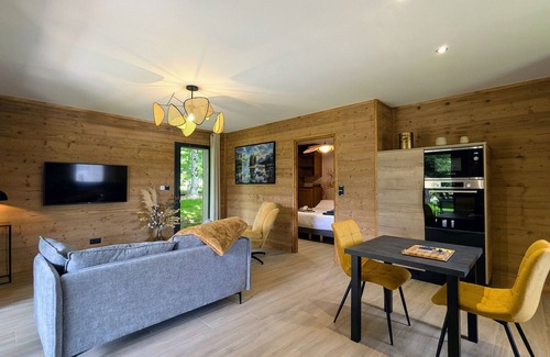 Le Chambon-sur-Lignon Cottage | Elegant lodge with private spa and wellness