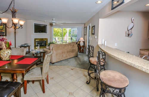 Osage Beach Condo | Elegant Lakefront Parkview Bay Condo Near Pool Gorgeous State Park Views, Wi-Fi