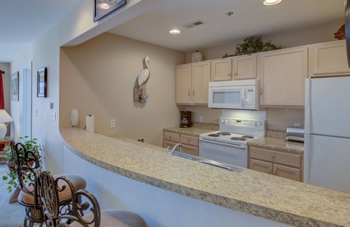 Osage Beach Condo | Elegant Lakefront Parkview Bay Condo Near Pool Gorgeous State Park Views, Wi-Fi