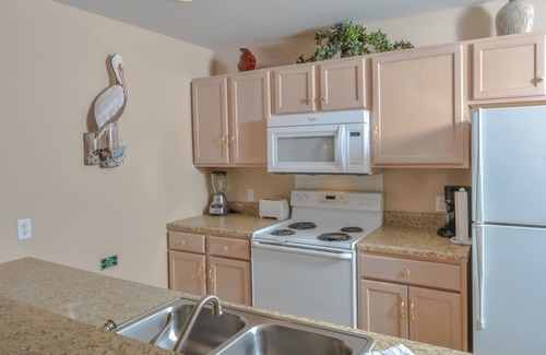 Osage Beach Condo | Elegant Lakefront Parkview Bay Condo Near Pool Gorgeous State Park Views, Wi-Fi