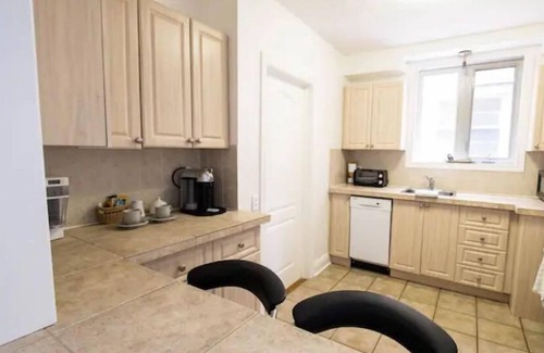 Lytton Park Apartment | Elegant, large 2 bedroom main floor apartment