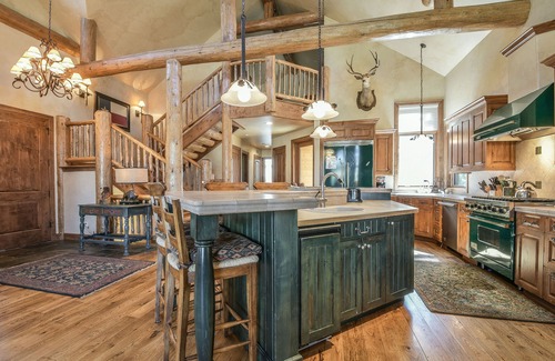 Keystone House | Elegant Lodge with Panoramic Views, Hot Tub onsite