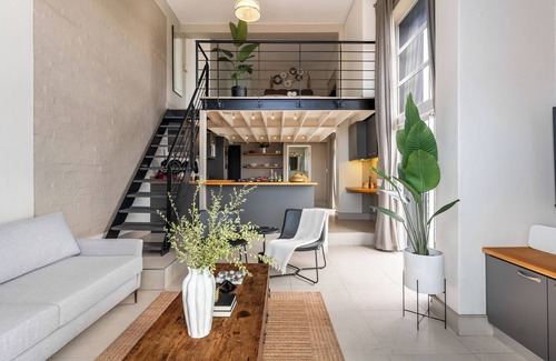Cape Town City Centre Apartment | Elegant Loft in De Waterkant | Views and Pool