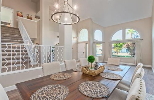 Estate La Colina House | Elegant Luxury Villa Wheated Pool Outdoor Fun