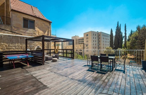 Mahane Israel House | Elegant Mamilla Villa 5BR Rooftop Jacuzzi Steps from Old City
