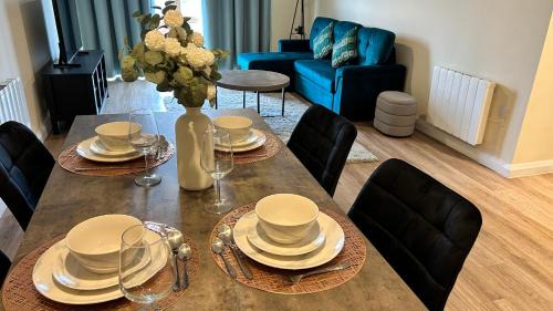 Belfast City Centre Apartment | Elegant Modern 2-Bed Apartment in the heart of Belfast