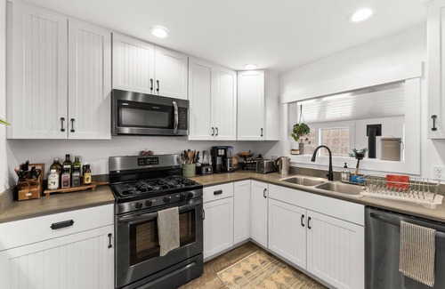 Westfield House | Elegant Modern Farmhouse @ JayPeak; 4BR, Pet-Friendly