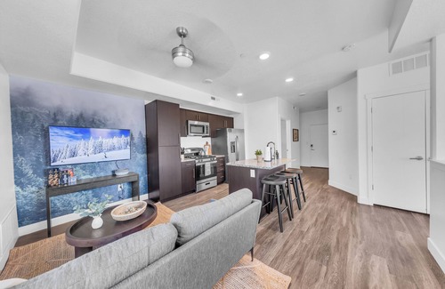 Rio Grande Apartment | Elegant & Modern! Near Downtown with Discounts!