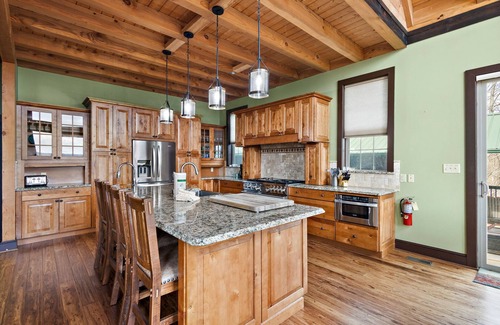 Sugar Grove Cabin | Elegant Mountain Cabin in Valle Crucis