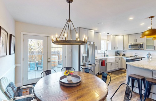 Avon House | Elegant Mountain Retreat | Upscale Kitchen, Heated Floors, Fireplace, Hot Tub