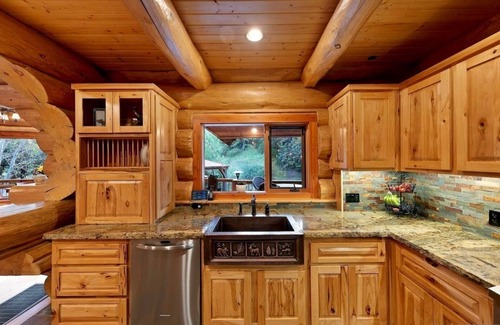 El Cajon House | Elegant Mountain-View Hideaway Lodge