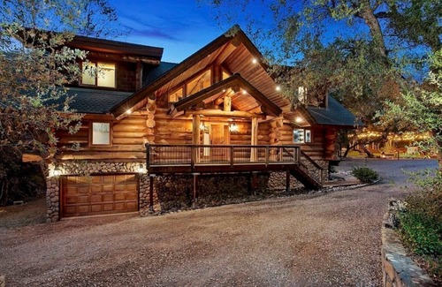 El Cajon House | Elegant Mountain-View Hideaway Lodge