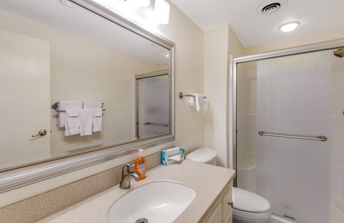 Seaside Condo | Elegant oceanfront condo with balcony & fantastic views - steps to the beach