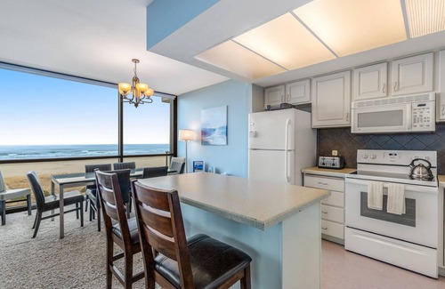 Seaside Condo | Elegant oceanfront condo with balcony & fantastic views - steps to the beach