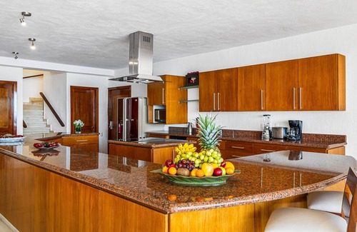 Conchas Chinas House | Elegant oceanview penthouse with private rooftop jacuzzi, pools & spa access