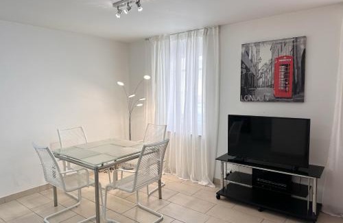 Le Suquet Apartment | Elegant old port apartment