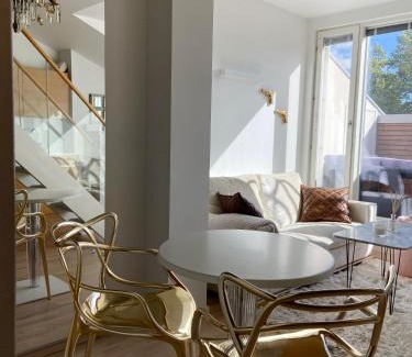 Ullanlinna Apartment | Elegant Penthouse Loft - Center