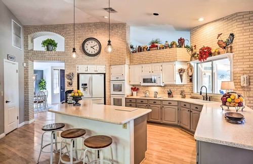 Tierra Norte House | Elegant Peoria Home: Pool, Putting Green, Fire Pit