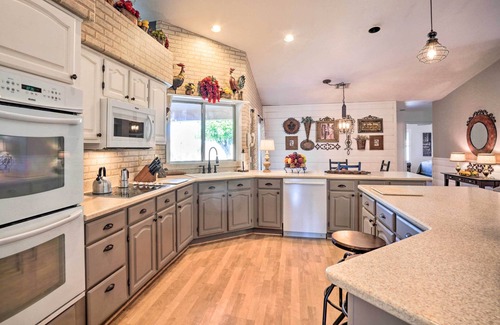 Tierra Norte House | Elegant Peoria Home: Pool, Putting Green, Fire Pit