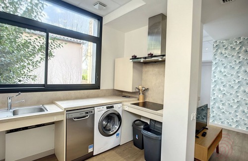 Lamalou-les-Bains Apartment | Elegant PMR Apartment: A/C, Terrace, Parking, Near Lamalou-les-Bains Spa, Pet-Friendly
