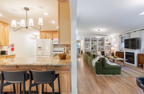Lower Township House | Elegant Pool House in Cape May- 12 people