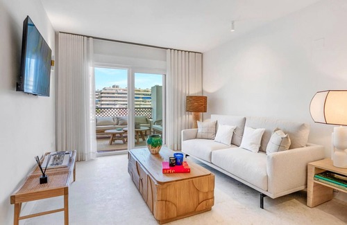 Puerto Banus Apartment | Elegant renovated apartment in Puerto Banús