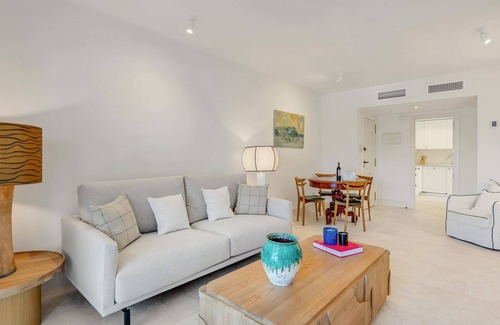 Puerto Banus Apartment | Elegant renovated apartment in Puerto Banús