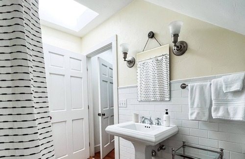 Fifth Ward Cottage | Elegant Renovated Carriage House in Newport's Historic District