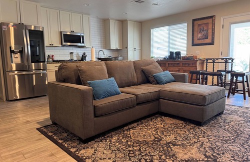 Gilbert House | Elegant Retreat for Large Gatherings